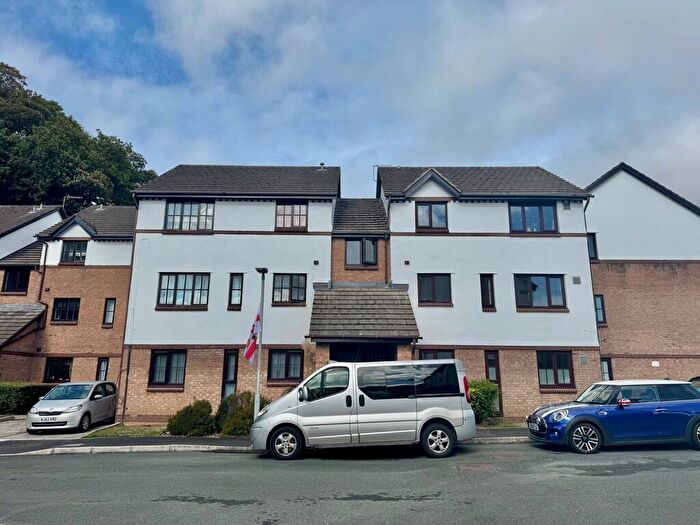 2 Bedroom Flat For Sale In Crabtree Close, Marsh Mills, PL3