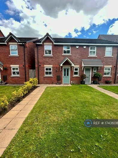 3 Bedroom Semi-Detached House To Rent In Waters Edge, Manchester, M40