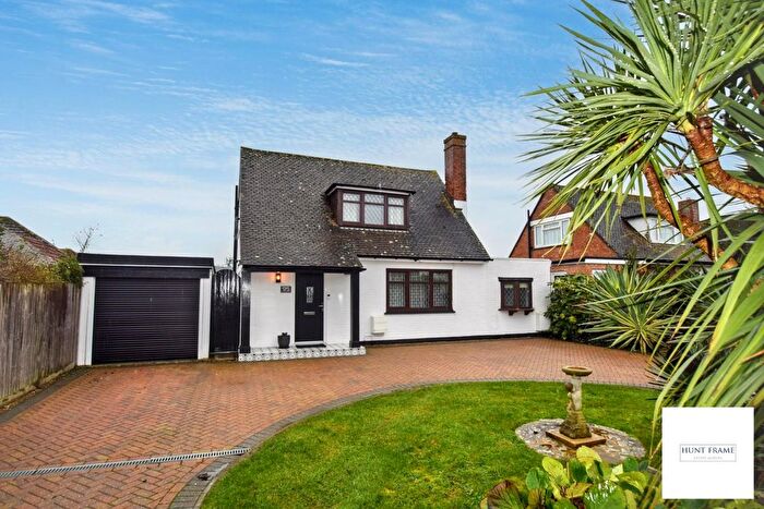 4 Bedroom Chalet For Sale In Eastbourne Road, Pevensey Bay, Pevensey, BN24