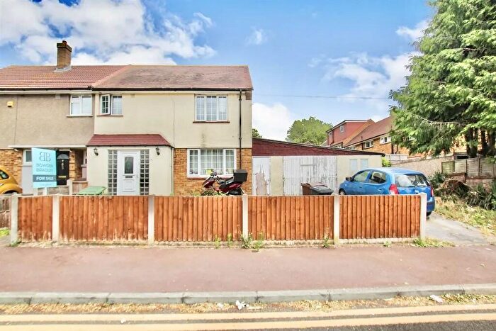3 Bedroom End Of Terrace House To Rent In Hazel Grove, Romford, RM6
