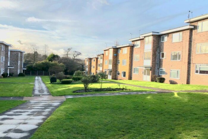 2 Bedroom Flat To Rent In Simon Close, Nuneaton, Warwickshire, CV11