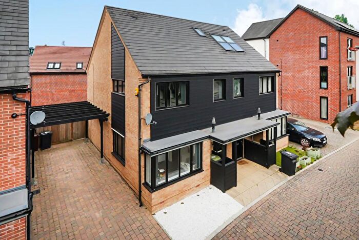 3 Bedroom Semi Detached House For Sale In Derby Drive, Leybourne, West Malling, ME19