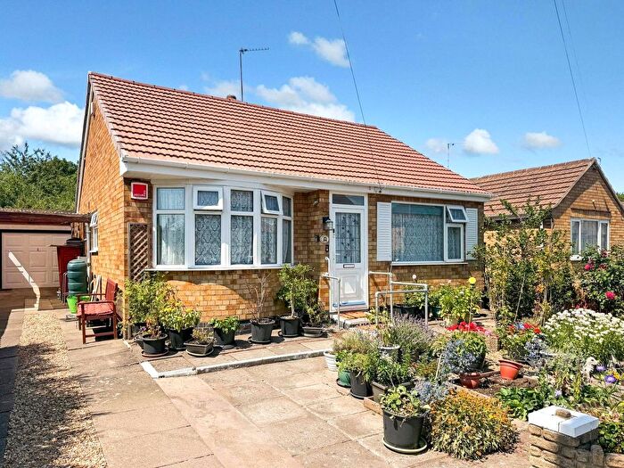 2 Bedroom Bungalow For Sale In Brixham Drive, Wigston, Leicestershire, LE18