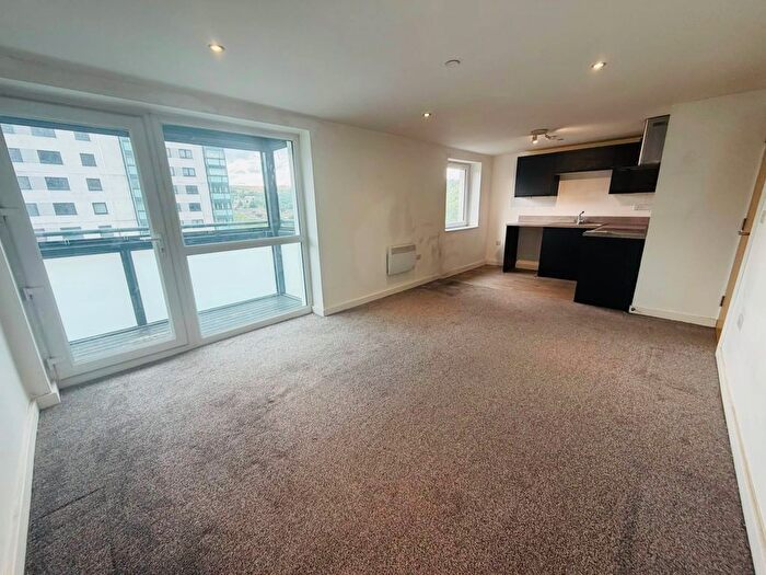 1 Bedroom Flat To Rent In Wheatley Court, Halifax, HX2