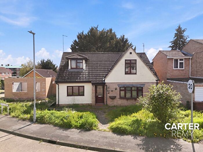 4 Bedroom Detached House For Sale In Berwick Avenue, Chelmsford, CM1