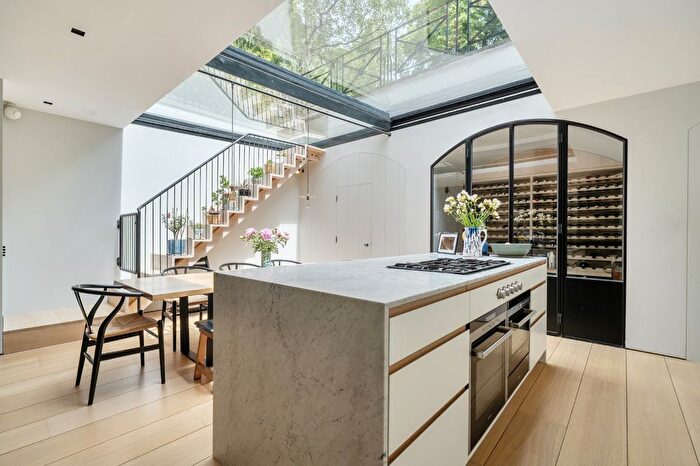 3 Bedroom Flat For Sale In Gledhow Gardens, South Kensington, SW5