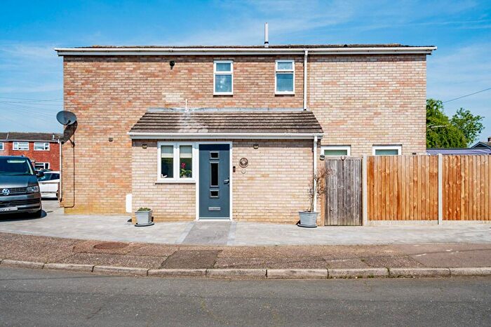 4 Bedroom Detached House For Sale In Maple Close, Wymondham, NR18