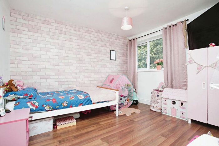 3 Bedroom Terraced House For Sale In Hilton Avenue, Nuneaton, Warwickshire, CV10