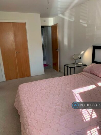 2 Bedroom Flat To Rent In Russell Place, Sale, M33