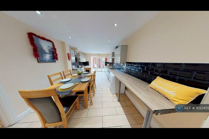 7 Bedroom Semi-Detached House To Rent In Charter Avenue, Coventry, CV4