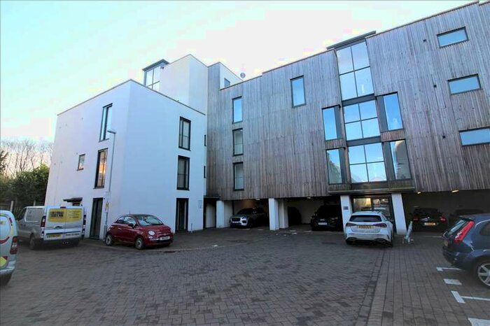 2 Bedroom Apartment To Rent In Two Bed First Floor City Centre Apartment, CM1