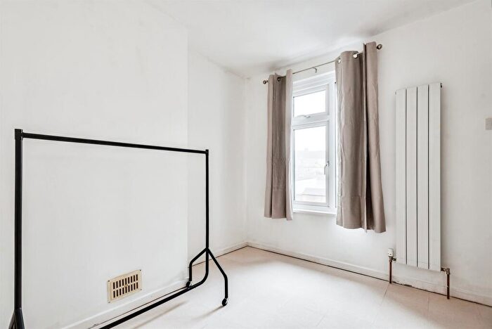 2 Bedroom Terraced House For Sale In Linslade Street, Swindon, SN2
