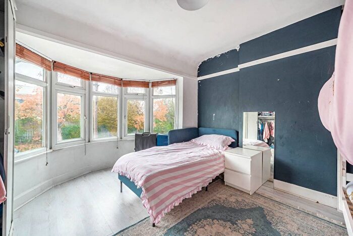 4 Bedroom Semi-detached House To Rent In Fort Road, Northolt, UB5