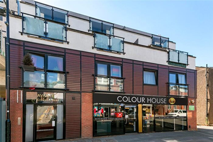 2 Bedroom Apartment For Sale In Croydon Road, Caterham, Surrey, CR3