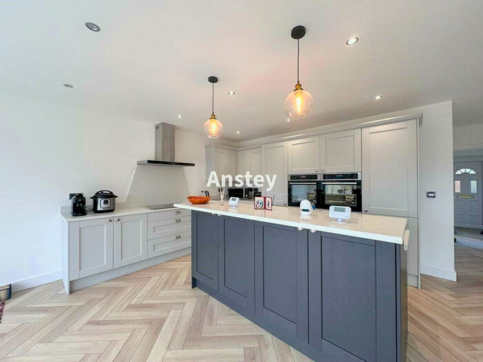 3 Bedroom Detached House To Rent In Chandler's Ford, SO53