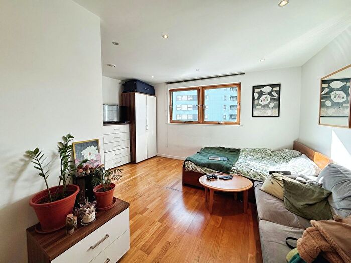 1 Bedroom Flat To Rent In Gateway South, Marsh Lane, Leeds, LS9