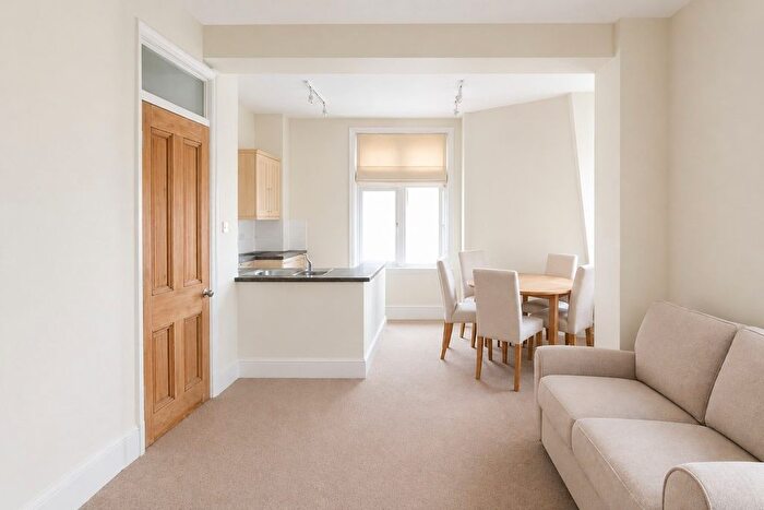 1 Bedroom Flat To Rent In Charing Cross Road, Covent Garden, WC2H