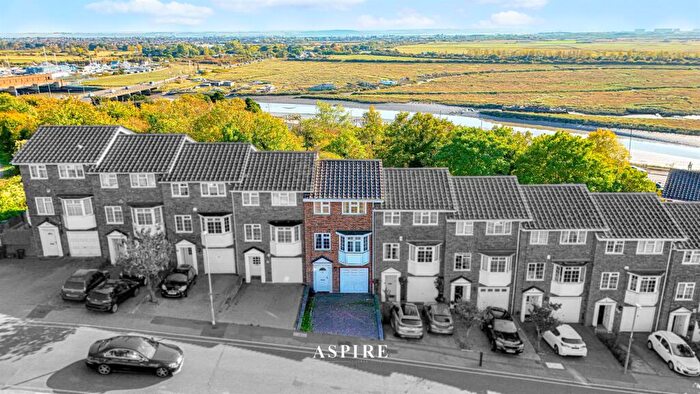 3 Bedroom Town House For Sale In Station Road, Benfleet, SS7