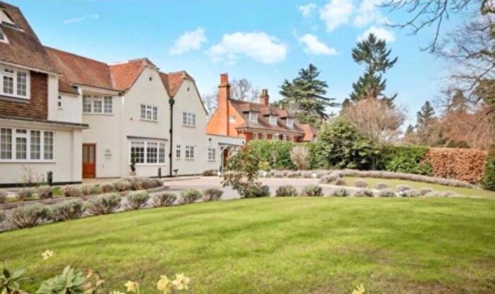 2 Bedroom Flat To Rent In Tilford Road, Farnham, Surrey, GU9