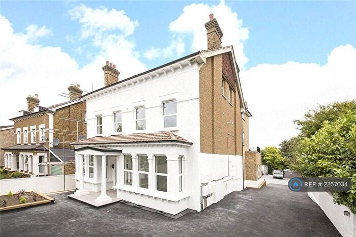 2 Bedroom Flat To Rent In Woodhill Apartments, South Croydon, CR2