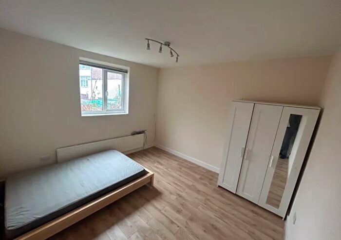3 Bedroom Flat To Rent In High Street, Harrow, Greater London, HA3