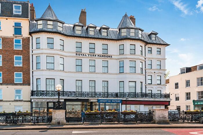 3 Bedroom Flat For Sale In The Parade, Margate, CT9