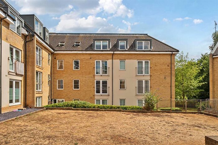 2 Bedroom Flat For Sale In Grove Road, Hitchin, SG4