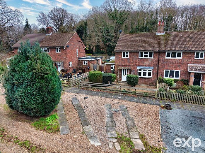 3 Bedroom Semi-Detached House For Sale In Grange Close, West Malling, Kent, ME19