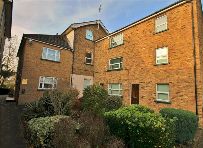 1 Bedroom Flat To Rent In Richmond Crescent, Staines-Upon-Thames, Surrey, TW18