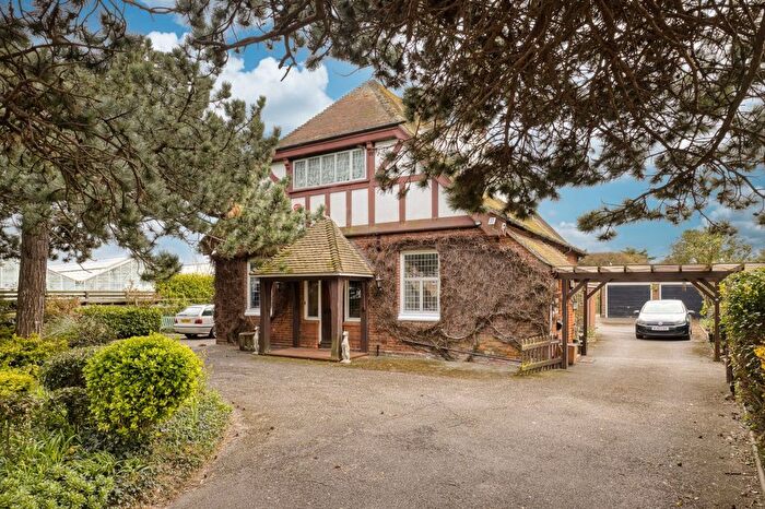 3 Bedroom Detached House For Sale In George Hill Road, Kingsgate, Broadstairs, Kent, CT10