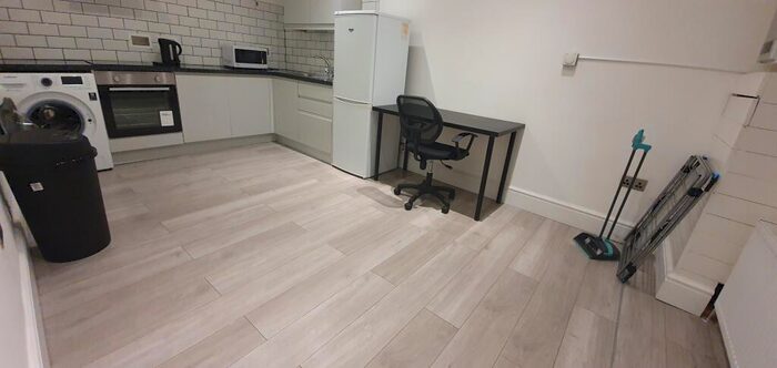 Studio To Rent In Albany Road, Coventry, CV5