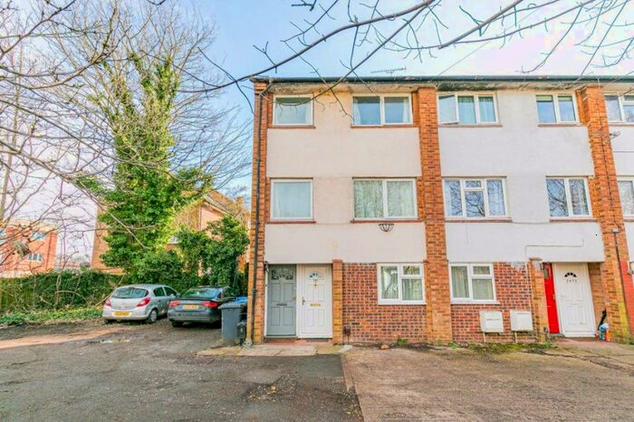 1 Bedroom Maisonette To Rent In Dedworth Road, SL4