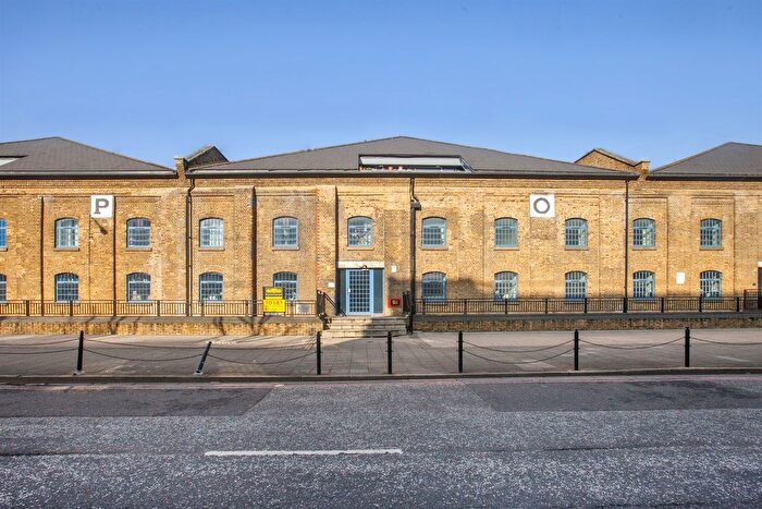 2 Bedroom Flat To Rent In The Grainstore, E16