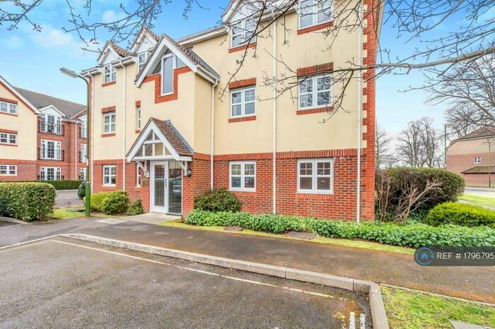 2 Bedroom Flat To Rent In Bewick Gardens, Chichester, PO19