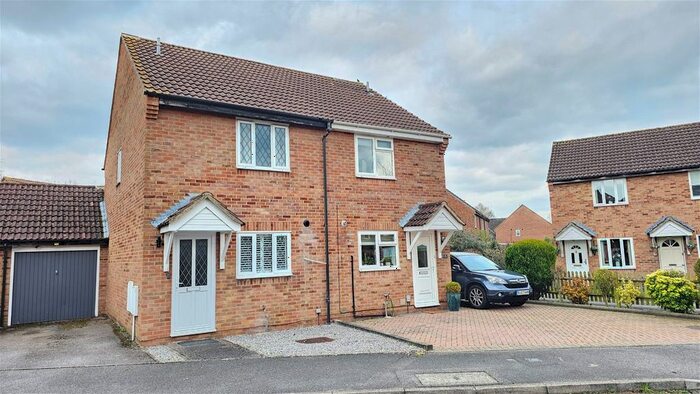 2 Bedroom Semi-Detached House For Sale In Golding Close, Thatcham, RG19