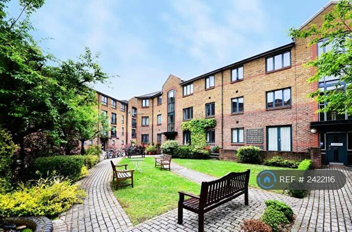 3 Bedroom Flat To Rent In Kempton Court, London, E1