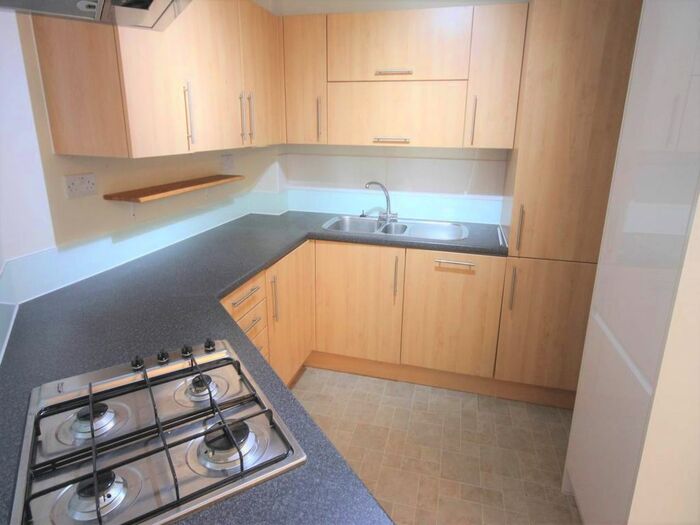 2 Bedroom Flat To Rent In Central Court, Chigwell, Essex, IG7