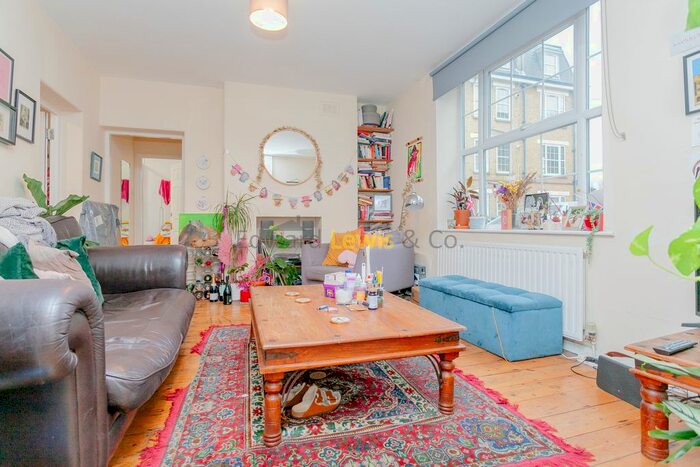 3 Bedroom Flat To Rent In Cambridge Heath Road, London, E2