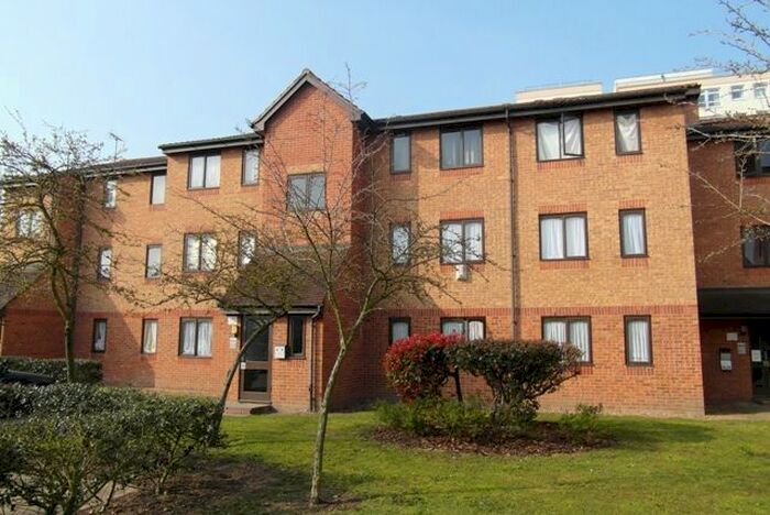 1 Bedroom Flat To Rent In Honey Close, Dagenham, Essex, RM10