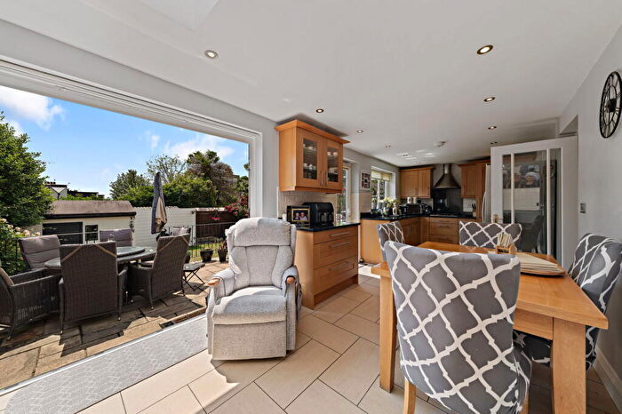 3 Bedroom Semi-Detached Bungalow For Sale In Glenville Avenue, Enfield, London, EN2