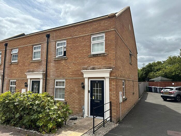 3 Bedroom End Of Terrace House For Sale In Witham Crescent, Bourne, Lincolnshire, PE10