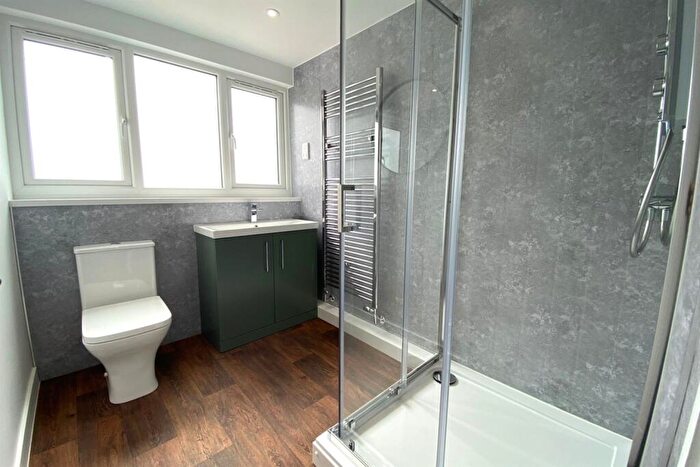 2 Bedroom Flat To Rent In B Two Mile Hill Road, BS15