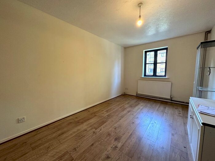 2 Bedroom Flat To Rent In Somerset Gardens, Creighton Road, London, N17