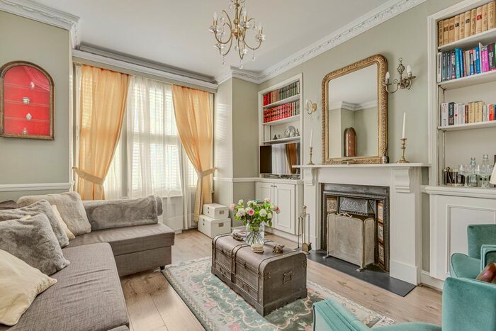 2 Bedroom Flat To Rent In Gayville Road, Between The Commons, SW11