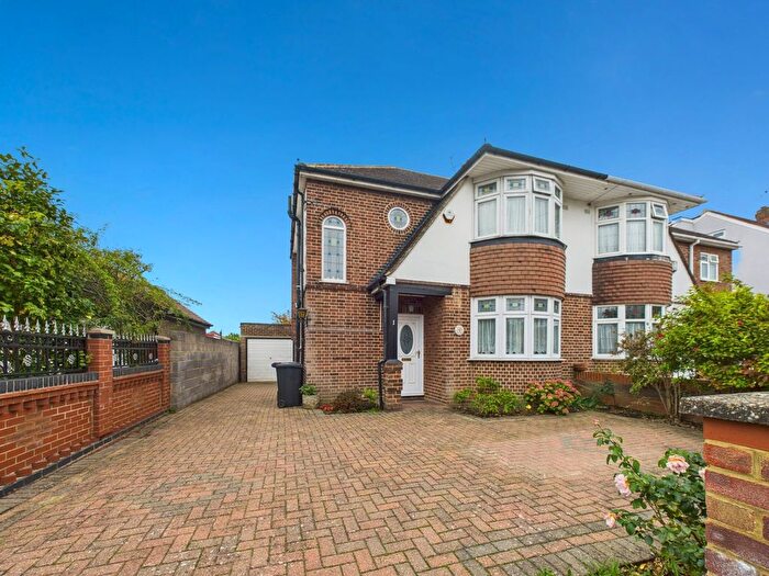3 Bedroom Semi-Detached House For Sale In Glenavon Gardens, Langley, Berkshire, SL3
