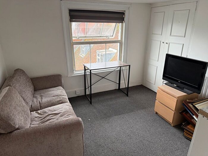 Studio To Rent In Hampton Court Road, East Molesey, KT8