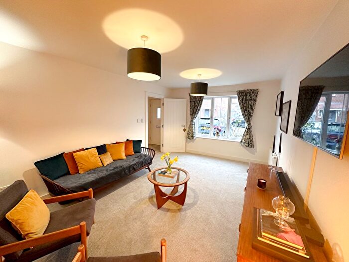 3 Bedroom Semi-Detached House For Sale In Horseshoe Close, Hemel Hempstead, HP1