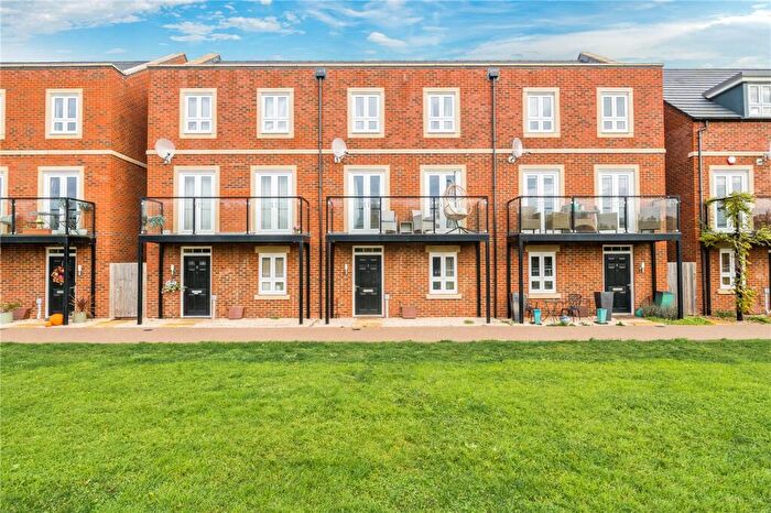 4 Bedroom Terraced House For Sale In Primus End, Newbury, Berkshire, RG14