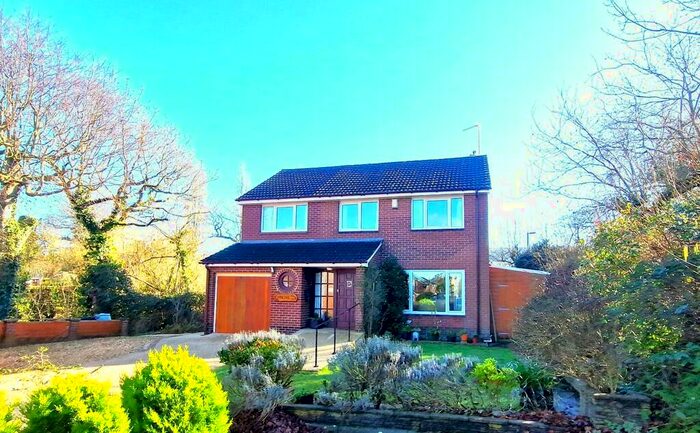 4 Bedroom Detached House For Sale In Kings Avenue, Ottery St Mary, EX11