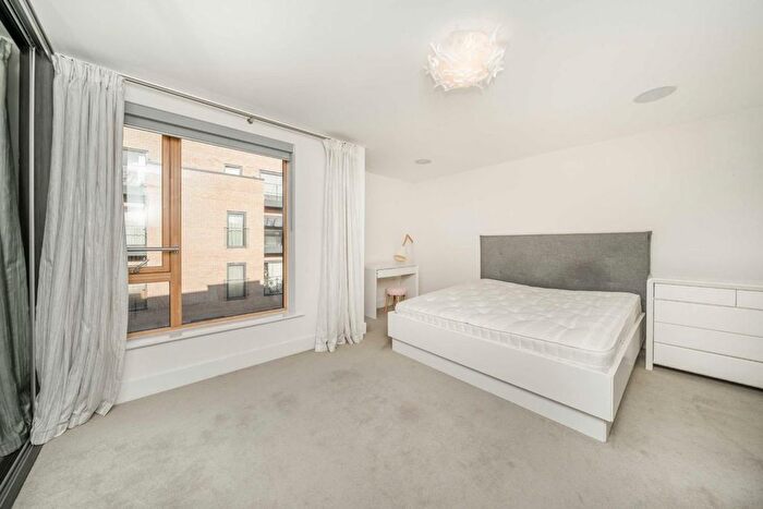 3 Bedroom Property To Rent In Vinery Way, Hammersmith, W6